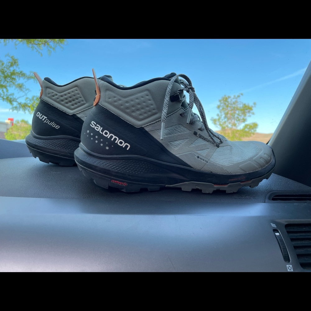 Salomon OUTPULSE MID GORE-TEX
Men's Hiking Boots size 10.5